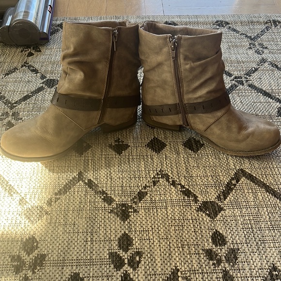 Women’s Boots Size 7 1/2 - Picture 3 of 6